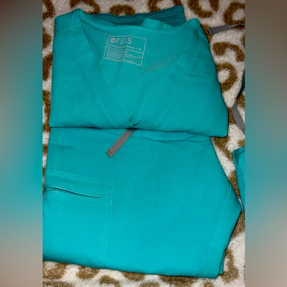 Figs scrubs